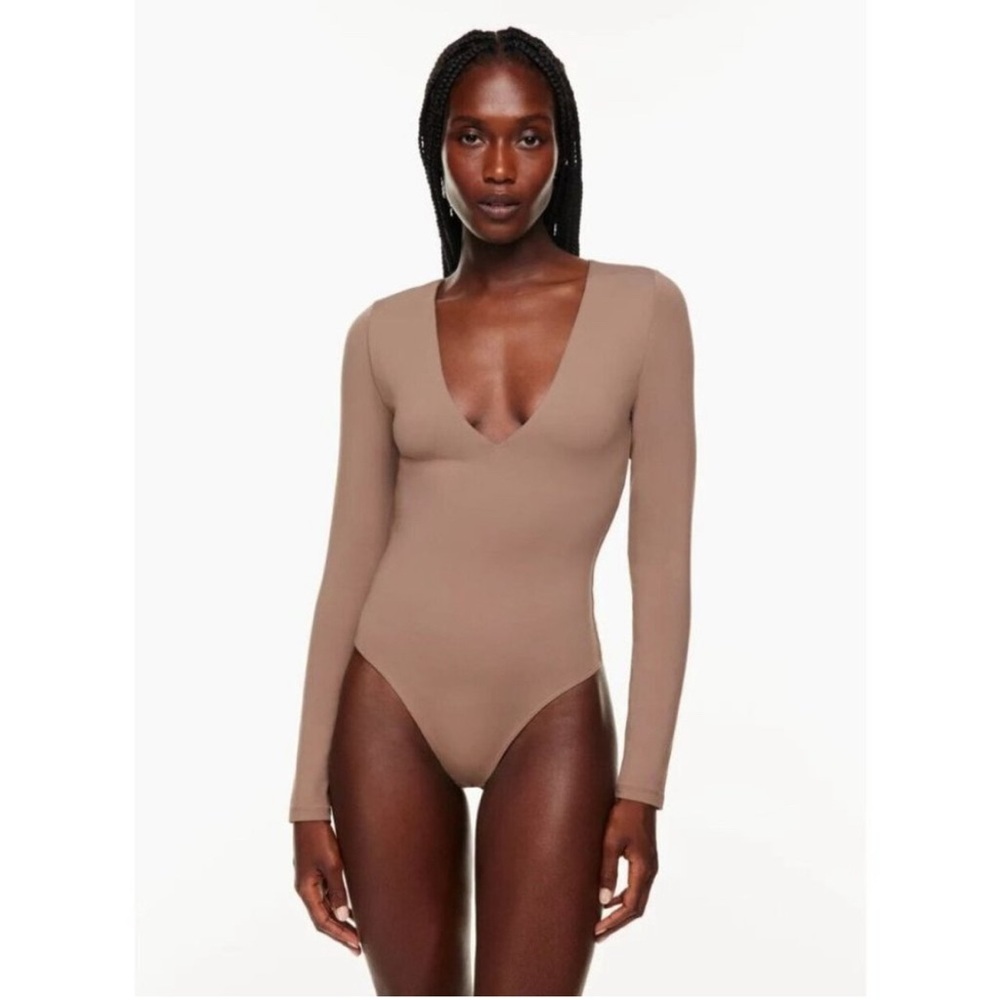 nwot Babaton contour v neck longsleeve bodysuit 2xs taupe